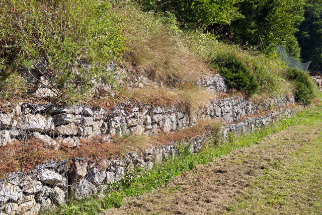 Fichier:Steinhaufen Mauern AKS Meyer 014 96 dpi.jpg